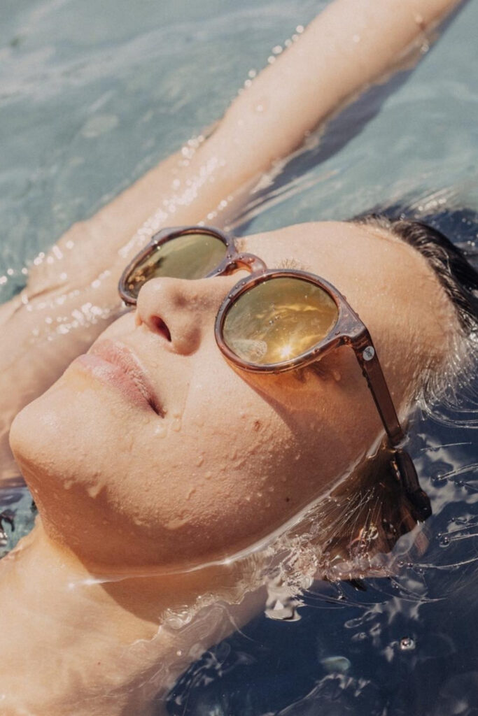 Summertime means long, bright days—which also means the perfect opportunity to shed some light on sustainable sunglasses.... Image by Sunski #ecofriendlysunglasses #sustainablesunglasses #sustainablejungle