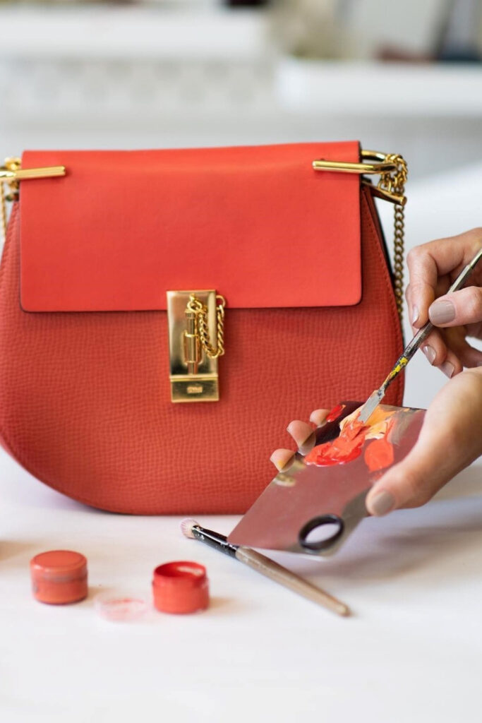 Worn out wardrobe got you down? Online clothes repair services can breathe new life into those favorite frayed jeans of yours while reminding us… Image by The Restory #onlineclothesrepair #onlineclothesrepairshop #bestonlineclothesrepair #onlinealteration #bestonlinealteration #mailinalteration #onlineclothingrepair #clothesrepairshoponline #sustainablejungle