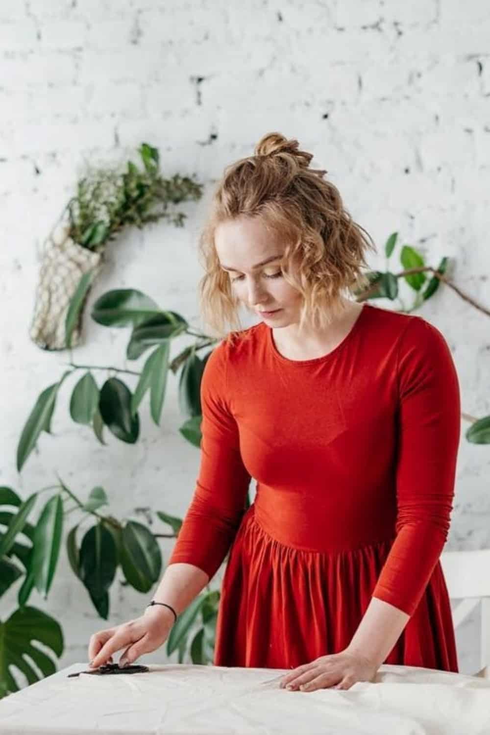 Worn out wardrobe got you down? Online clothes repair services can breathe new life into those favorite frayed jeans of yours while reminding us… Image by The Seam #onlineclothesrepair #onlineclothesrepairshop #bestonlineclothesrepair #onlinealteration #bestonlinealteration #mailinalteration #onlineclothingrepair #clothesrepairshoponline #sustainablejungle