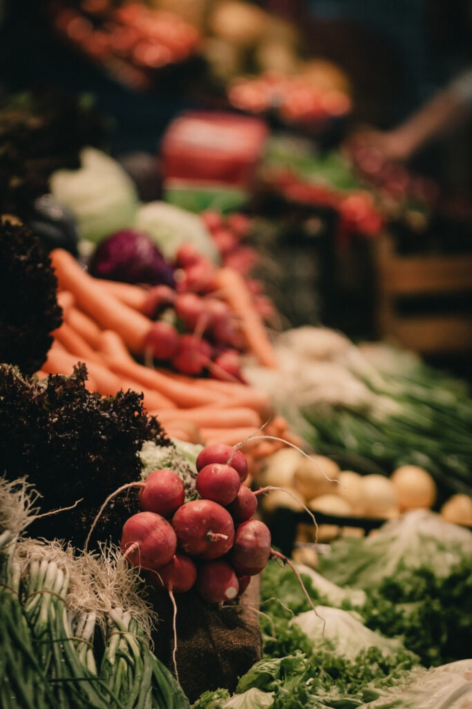 To take a bite out of inequality, health crises, climate change, and ecological destruction, we need sustainable food systems. Let’s take a look at how these better systems work and why they’re so important. Image by Tolga Ahmetler via Unsplash #sustainablefoodsystems #sustainablefood #sustainablejungle