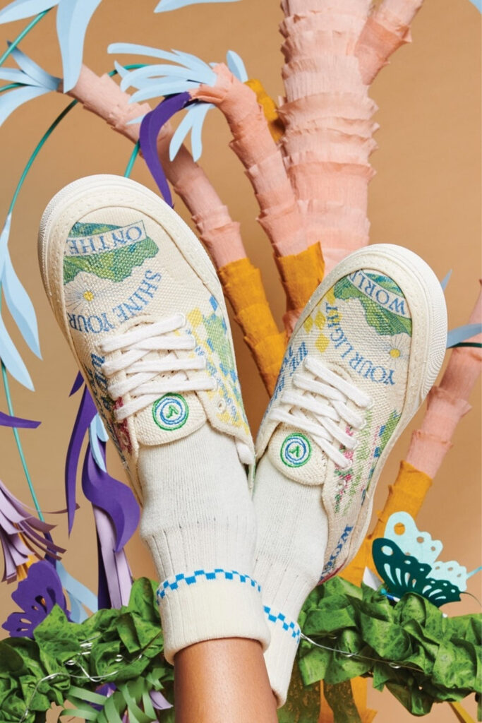 Will hemp shoes get you high? Highly sustainable, yes! We’re talking hemp shoes, hemp sneakers, hemp sandals, hemp slip-ons, and high top hemps… Image by Vans #hempshoes #menshempshoes #womenshempshoes #shoesmadeofhemp #besthempshoes #hempshoebrands #sustainablejungle