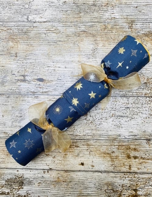 10 Eco Friendly Christmas Crackers Popping Into Your Sustainable Celebrations #ecofriendlychristmascrackers #ecofriendlychristmascrackersUK #ecofriendlychristmascrackersaustralia #bestecofriendlychristmascrackers #ecocrackers #ecochristmascrackers #sustainablejungle Image by Altered State Studio