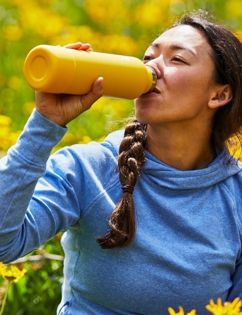 21 Eco Friendly Camping Gear Brands Who Respect The Great Outdoors #ecofriendlycampinggear #ecofriendlycampinggearbrands #usedecofriendlycampinggear #sustainablecampinggear #sustainablecampinggearbrands #bestsustainablecampinggear #environmentallyfriendlycampinggear #sustainablejungle Image by Hydro Flask