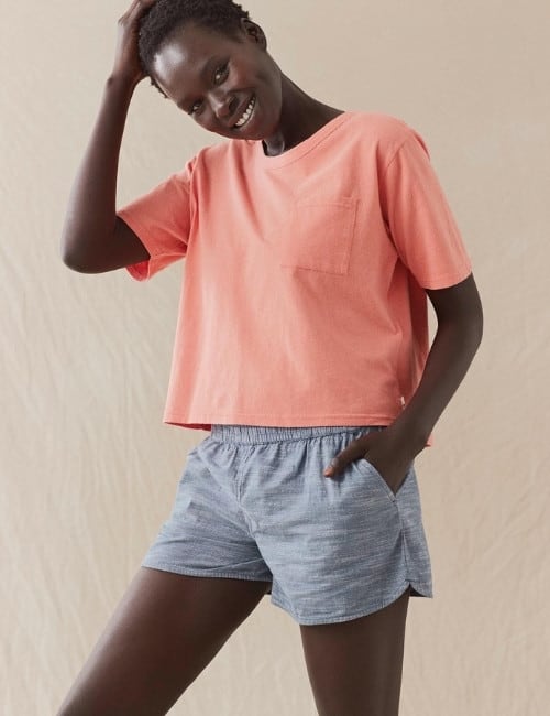 9 Sustainable T-Shirts That Are Tee-Rifficly Eco-Friendly #ecofriendlytshirts #sustainabletshirts #ethicaltshirts #fairtradetshirts #environmentallyfriendlytshirts #sustainablejungle Image by Pact