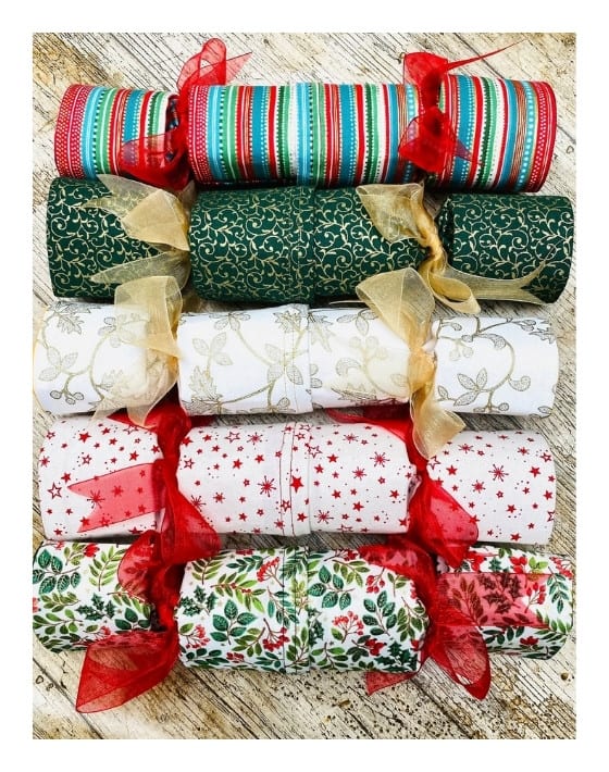 10 Eco Friendly Christmas Crackers Popping Into Your Sustainable Celebrations #ecofriendlychristmascrackers #ecofriendlychristmascrackersUK #ecofriendlychristmascrackersaustralia #bestecofriendlychristmascrackers #ecocrackers #ecochristmascrackers #sustainablejungle Image by Altered State Studio