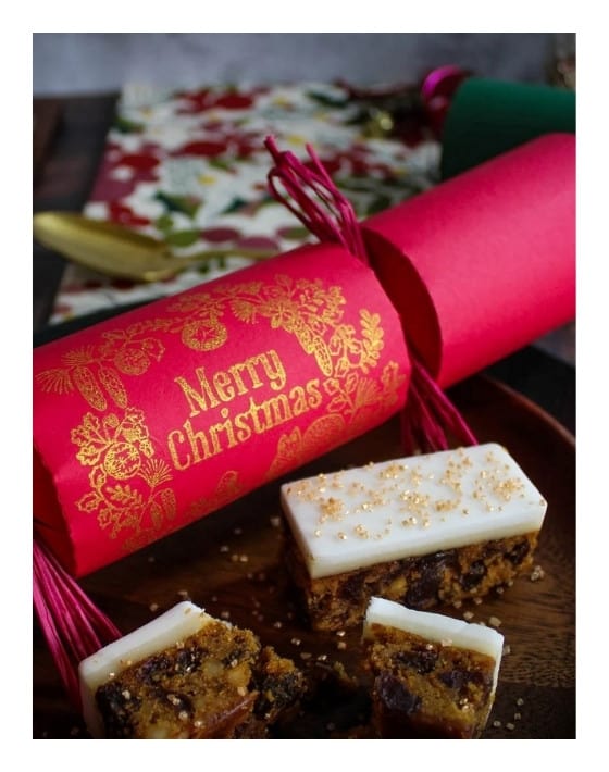 10 Eco Friendly Christmas Crackers Popping Into Your Sustainable Celebrations #ecofriendlychristmascrackers #ecofriendlychristmascrackersUK #ecofriendlychristmascrackersaustralia #bestecofriendlychristmascrackers #ecocrackers #ecochristmascrackers #sustainablejungle Image by Bear & Flo