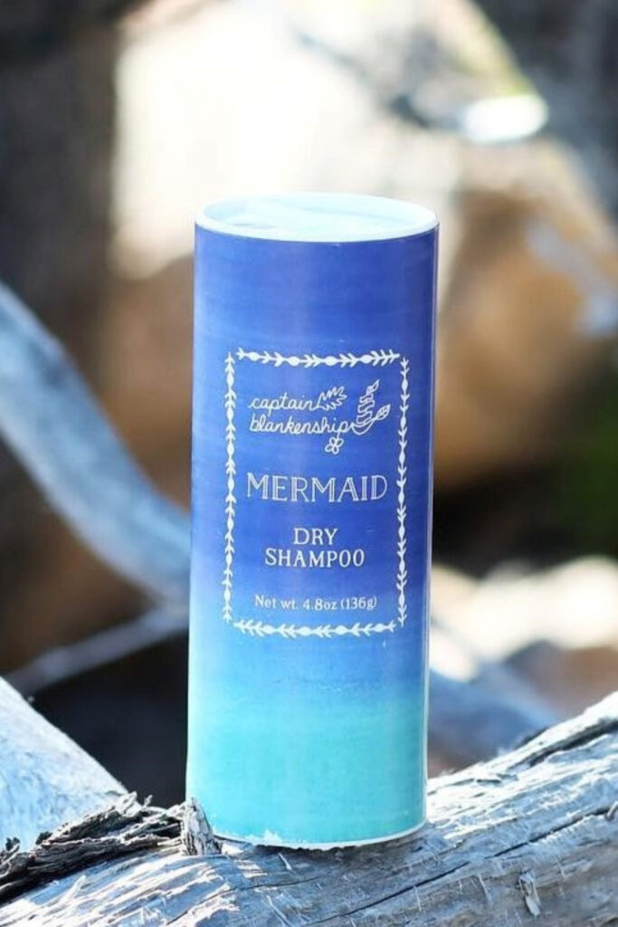 As much as we’d love to don a freshly washed ‘do on the daily, there just isn’t enough time. But is that a bad thing when sustainable natural dry shampoo… Image by Captain Blankenship #naturaldryshampoo #allnaturaldryshampoo #bestnaturaldryshampoo #sustainablenaturaldryshampoo #mostnaturaldryshampoo #organicdryshampoo #sustainablejungle