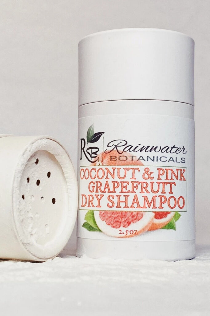 As much as we’d love to don a freshly washed ‘do on the daily, there just isn’t enough time. But is that a bad thing when sustainable natural dry shampoo… Image by Rainwater Botanicals #naturaldryshampoo #allnaturaldryshampoo #bestnaturaldryshampoo #sustainablenaturaldryshampoo #mostnaturaldryshampoo #organicdryshampoo #sustainablejungle