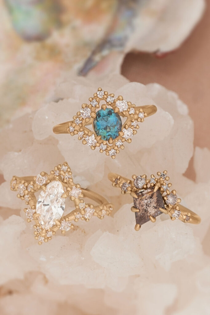 These makers of eco friendly and ethical engagement rings show transparency, socially-responsible sourcing, and sustainable materials that make diamonds shine all the brighter. Image by Valley Rose Studio #ethicalengagementrings #sustainableengagementrings #sustainablejungle