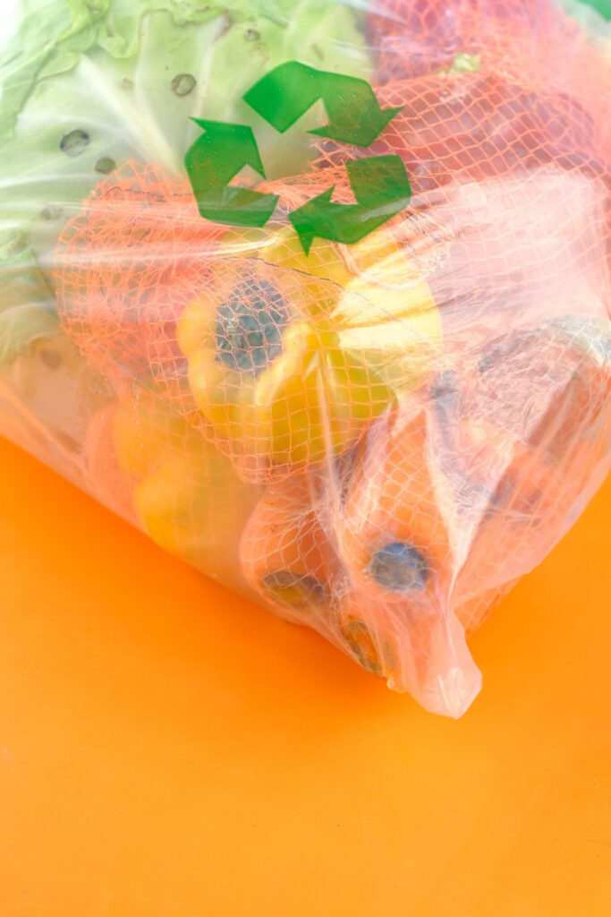 While plastic has been vilified, there’s another problematic p-word you should be aware of: packaging. Fortunately, sustainable food packaging… Image by Towfiqu Barbhuiya via Unsplash #sustainablefoodpackaging #sustainablefoodpackagingsolutions #sustainablefoodpackagingtrends #typesofsustainablefoodpackaging #mostsustainablefoodpackaging #ecofriendlyfoodpackaging #environmentallyfriendlyfoodpackaging #sustainablejungle