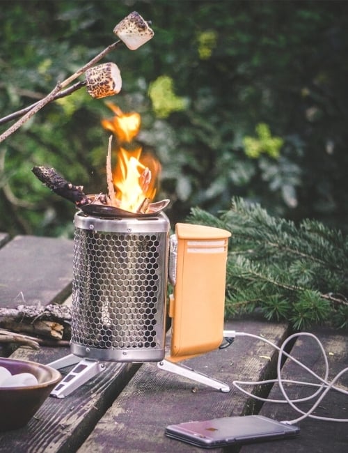 21 Eco Friendly Camping Gear Brands Who Respect The Great Outdoors #ecofriendlycampinggear #ecofriendlycampinggearbrands #usedecofriendlycampinggear #sustainablecampinggear #sustainablecampinggearbrands #bestsustainablecampinggear #environmentallyfriendlycampinggear #sustainablejungle Image by BioLite