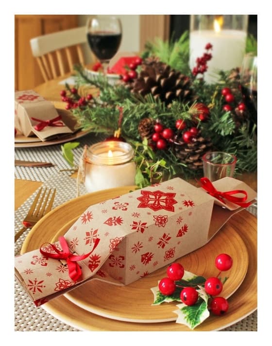 10 Eco Friendly Christmas Crackers Popping Into Your Sustainable Celebrations #ecofriendlychristmascrackers #ecofriendlychristmascrackersUK #ecofriendlychristmascrackersaustralia #bestecofriendlychristmascrackers #ecocrackers #ecochristmascrackers #sustainablejungle Image by Keep This Cracker