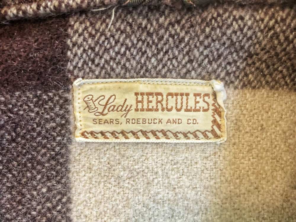 Vintage Clothing Labels – How to Identify and Date Them #vintageclothinglabels #vintageclothingtags #vintageclotheslabels #vintageclothestags #howtoidentifyvintageclothing #howtoknowifclothingisvintage #howtoreadvintageclothinglabels howtoreadvintageclothingtags #sustainablejungle Image by Sustainable Jungle