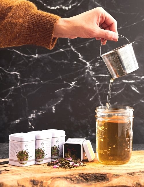 11 Zero Waste Tea Companies Brewing Plastic Free Cuppas #zerowastetea #zerowasteteacompanies #zerowasteteabrands #zerowasteteabags #zerowasteteapackaging #bestzerowastetea #zerowastetealeaves #sustainablejungle Image by T2