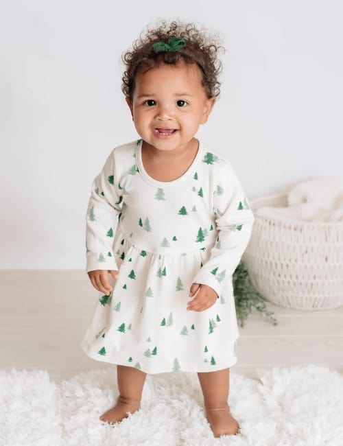 Sustainable Baby Clothes: 9 Brands For The Best Organic Snuggles #sustainablebabyclothes #organicbabyclothes #ecofriendlybabyclothes #ethicalbabyclothes #sustainablejungle Image by Finn + Emma