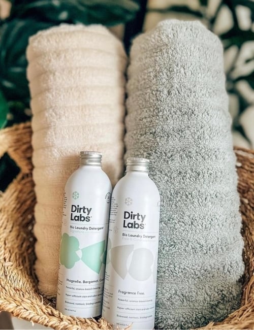 Natural Laundry Detergents For A Low Impact Laundry Day #naturallaundrydetergents #bestnaturallaundrydetergents #naturallaundrydetergentbrands #organiclaundrydetergents #nontoxiclaundrydetergents #sustainablejungle Image by Dirty Labs