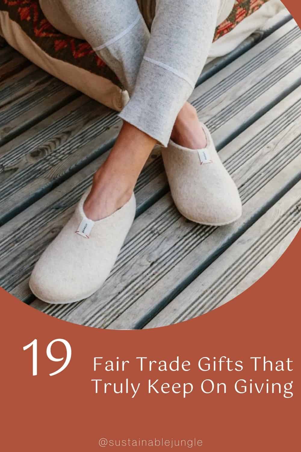 19 Fair Trade Gifts That Truly Keep On Giving #fairtradegifts #fairtradechristmasgifts #bestfairtradegifts #fairtradegiftsforher #sustainablejungle Image by Baabuk