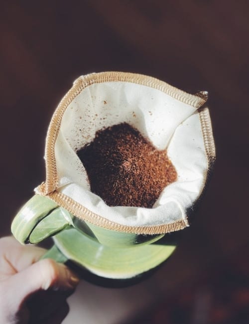 14 Plastic-Free Coffee Makers: See Ya Latte, BPA #plasticfreecoffeemaker #plasticfreecoffeemakers #bestplasticfreecoffeemaker #nonplasticcoffeemaker #lowplasticcoffeemaker #plasticfreecoffeemakersmadeintheusa #sustainablejungle Image by CoffeeSock