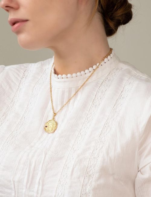 11 Minimalist Jewelry Brands: Simple, Stunning and (More) Sustainable Image by Common Era #minimalistjewelry #sustainablejungle