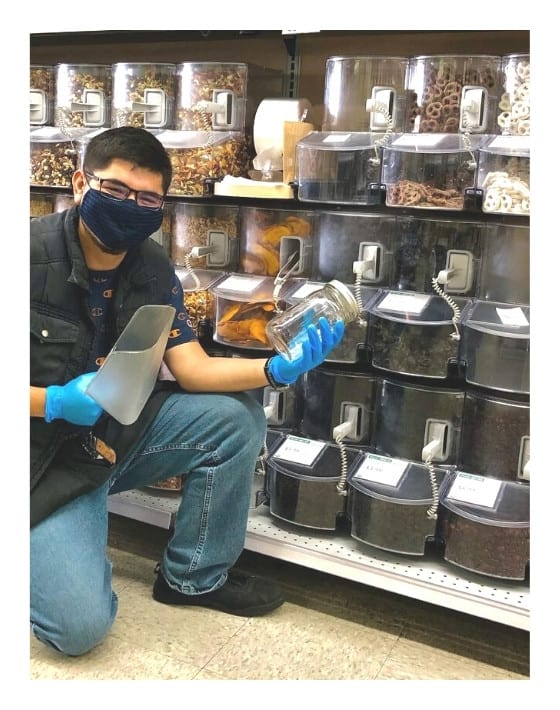11 Zero Waste Stores in Chicago For All Your Bulk & Package Free Shopping Needs #ZeroWasteStoresinChicago #ZeroWasteStoresChicago #ChicagoZeroWasteStores #bulkstoreschicago #sustainablejungle Image by Dill Pickle Food Co-op