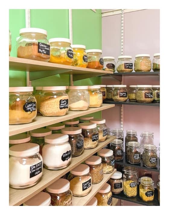 11 Zero Waste Stores in Chicago For All Your Bulk & Package Free Shopping Needs #ZeroWasteStoresinChicago #ZeroWasteStoresChicago #ChicagoZeroWasteStores #bulkstoreschicago #sustainablejungle Image by Eco & The Flamingo