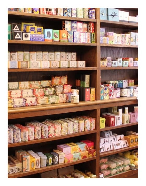 11 Zero Waste Stores in Chicago For All Your Bulk & Package Free Shopping Needs #ZeroWasteStoresinChicago #ZeroWasteStoresChicago #ChicagoZeroWasteStores #bulkstoreschicago #sustainablejungle Image by Merz Apothecary