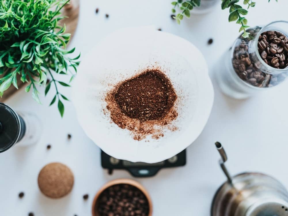 Zero Waste Coffee: 5 Tips For A Better Buzz #zerowastecoffee #zerowastecoffeebrands #zerowastecoffeebeans #howtomakezerowastecoffee #makecoffeewithoutplastic #sustainablejungle Image by Tyler Nix via Unsplash