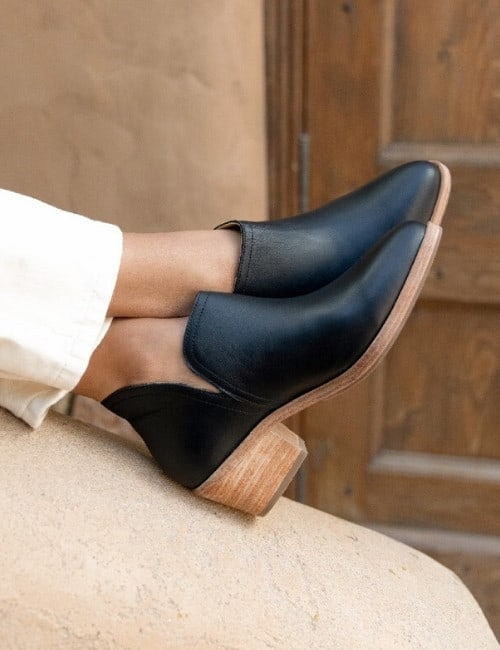 The 5 Best Repairable Shoe Brands You Shoe-d Know #repairableshoes #repairableshoebrands #whatisarepairableshoe #bestrepairableshoes #sustainablejungle Image by Nisolo