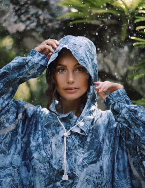 11 Sustainable Rain Jackets & Raincoats Turning Grey Days Green Image by 365 Dry #sustainableraincoats #sustainablerainjackets #ecofriendlyraincoats #ecofriendlyrainjackets #sustainablewaterproofjackets #sustainablejungle