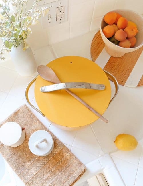 9 Eco-Friendly Cookware Brands For A Sustainable Sauté Image by Caraway #ecofriendlycookware #ecocookware #sustainablecookware #bestsustainablecookware #ecofriendlynontoxiccookware #sustainablejungle