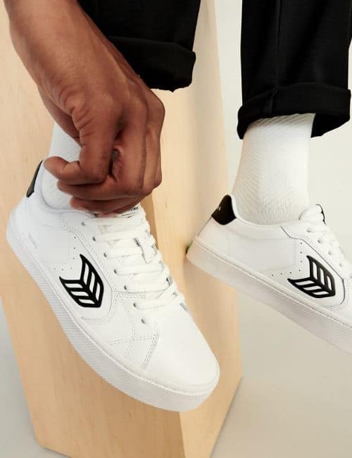 Sustainable Men’s Shoes: 11 Brands Stepping Into the Spotlight Image by Cariuma #sustainablemensshoes #bestsustainablemensshoes #sustainableshoesformen #ecofriendlymensshoes #sustainablejungle