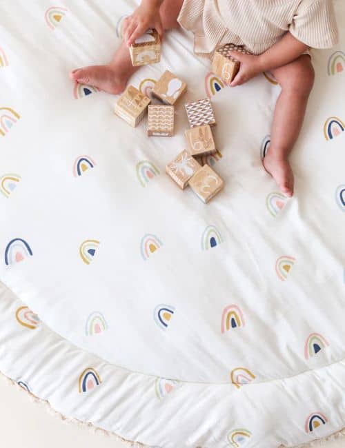 11 Organic & Non-Toxic Play Mats For The Most Eco-Friendly Fun Image by Makemake Organics #organicplaymats #organiccottonplaymats #nontoxicplaymats #organicbabyplaymats #nontoxicbabyplaymats #sustainablejungle