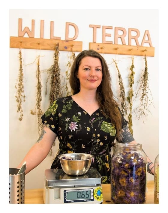 16 Zero Waste Stores In Los Angeles For All Your Bulk Refill Needs #zerowastestoresLosAngeles#zerowastestoresinLosAngeles #bestzerowastestoresLos Angeles #plasticfreetoresLos Angeles #bulktoresLos Angeles #sustainablejungle Image by Wild Terra Apothecary