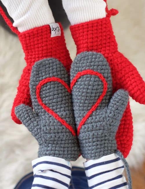 9 Vegan Glove Brands Made For An Ethical Winter Wonderland Image by eka #vegangloves #veganglovesintheuk #veganleathergloves #veganwintergloves #sustainablejungle