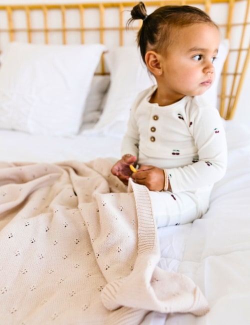 9 Organic Baby Blankets For The Best Sustainable SnugglesImage by Makemake Organics#organicbabyblankets #organiccottonbabyblankets #organicmuslinbabyblankets #organicbamboobabyblankets #nutralbabyblankets #allnaturalbabyblankets #sustainablejungle