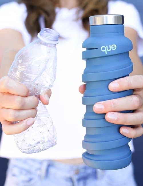 9 Plastic-Free Water Bottles for Non-Toxic, Non-Stop Hydration Image by Que #plasticfreewaterbottles #nonplasticwaterbottles #nontoxicplasticfreewaterbottles #bestnonplasticwaterbottles #plasticfreeglasswaterbottles #plasticfreemetalwaterbottles #sustainablejungle