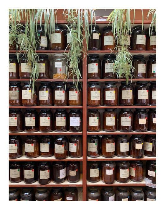 13 Bulk & Zero Waste Stores in Seattle for the Best PNW Plastic-Free Shopping Image by Rainbow Natural Remedies #zerowastestoresseattle #zerowastegroverystoreseattle #seattlezerowastestores #bulkfoodseattle #seattlebulkfoodstores #sustainablejungle