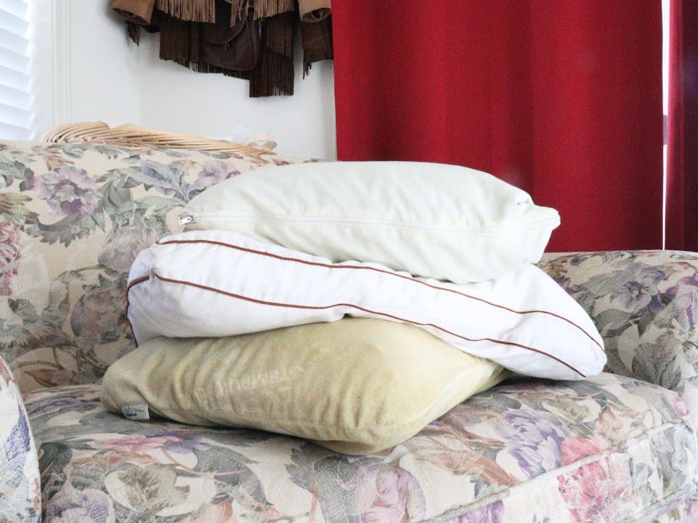 What To Do With Old Pillows: A No-Fluff Guide To Cushion Disposal Image by Sustainable Jungle #whattodowitholdpillows #wheretodonatepillows #howtodisposeofpillows #usesforpillows #whattodowitholdbedpillows #sustainablejungle