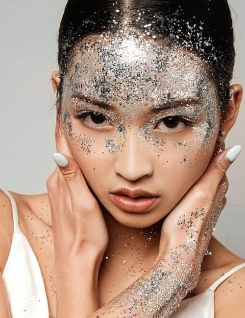 Biodegradable Glitter: Sustainable Sparkle Or Just Glimmering Greenwashing? Image by Анна Хазова via Pexels on Canva Pro #biodegredableglitter #isbiodegradableglitterreallybiodegradable #biodegradablefaceglitter #ecofriendlyglitter #ecofriendlycraftglitter #ecofriendlyglitteralternatives #sustainablejungle