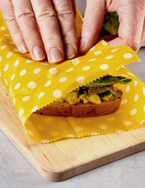 How To Use Beeswax Wraps & 7 Buzzworthy Reusable Food Wrap To Get Started Image by Katecat #howtousebeeswaxwraps #howtousebeeswaxfoodwraps #reusablefoodwraps #bestreusablefoodwraps #howtousebeeswrap #sustainablejungle