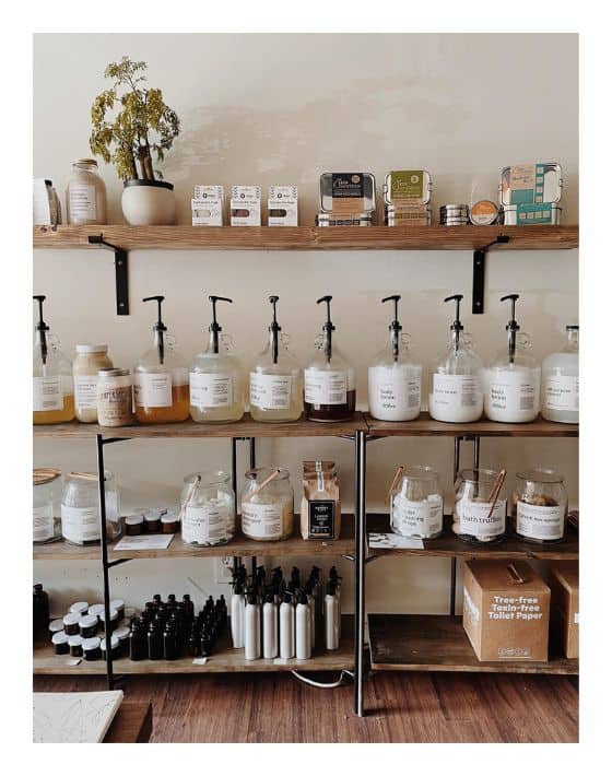 Take A Bite Out Of The Big Apple’s Waste With 13 Bulk & Zero Waste Stores in NYC Image by Earth & Me #zerowastestoresNYC #zerowastegrocerystoresNYC #NYCzerowastestores #bulkstoresNYC #bulkgrocerystoresNYC #bulkfoodstoresNYC #sustainablejungle