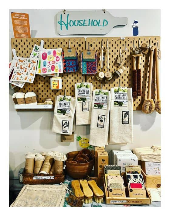 9 Bulk & Zero Waste Stores in San Diego For Sunny, Sustainable Shopping Image by Earthwell Refill #zerowastestoressandiego #zerowastegrocerystoressandiego #sandiegobulkstores #bulkfoodstoresinsandiego #bestzerowastestoresinsandiego #sustainablejungle