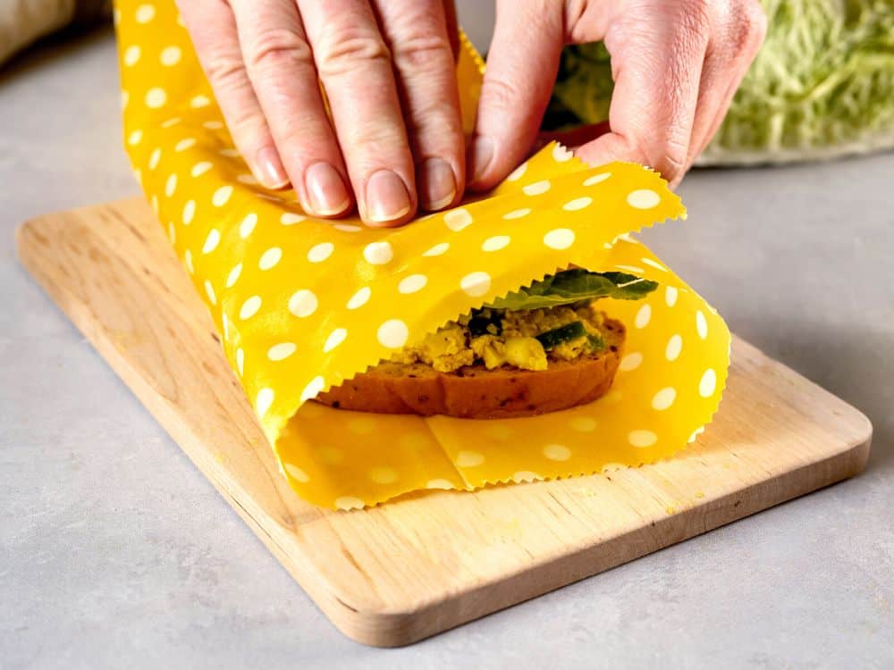 How To Use Beeswax Wraps & 7 Buzzworthy Reusable Food Wrap To Get Started Image by Katecat #howtousebeeswaxwraps #howtousebeeswaxfoodwraps #reusablefoodwraps #bestreusablefoodwraps #howtousebeeswrap #sustainablejungle