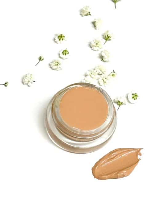 7 Vegan Foundations To Build Your Cruelty-Free Beauty Routine Image by Dab Herb #veganfoundation #bestveganfoundations #veganfoundationmakeup #crueltyfreefoundation #crueltyfreefoundationfordryskin #crueltyfreefullcoveragefoundation #sustainablejungle