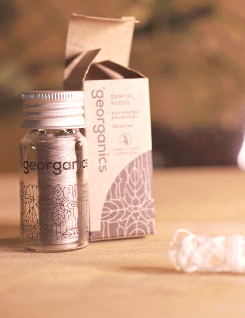 Zero Waste Floss: 8 Eco-Friendly Flossers For A Sustainable SmileImage by Sustainable Jungle#zerowastefloss #zerowastedentalfloss #ecofriendlyfloss #zerowasteflosspicks #zerowasterefillablesilkfloss #sustainableflossing #sustainablejungle