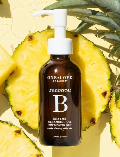 9 Clean Beauty Brands With the Best Natural Makeup Remover To Keep Your Skin (And The Planet!) Glowing Image by One Love Organics #naturalmakeupremover #bestnaturalmakeupremover #organicmakeupremover #allnaturalmakeupremover #organiceyemakeupremover #naturaloilmakeupremover #sustainablejungle