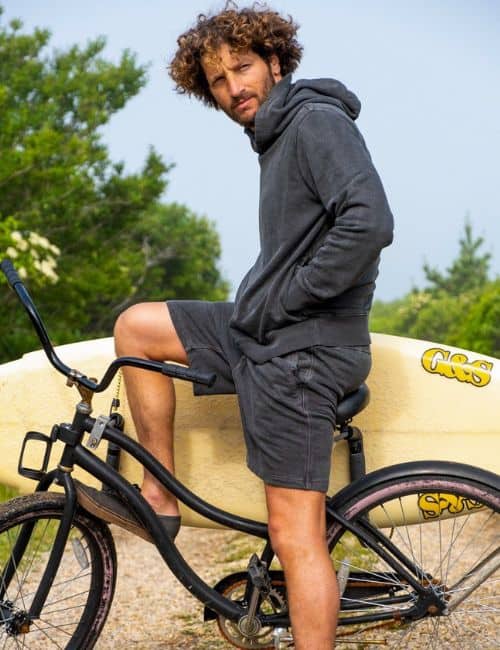 7 Sustainable Men's Activewear Brands For Your Eco-Friendly Fitness Needs Image by Outerknown #sustainablemensactivewear #sustainableactivewearformen #menssustainableactivewearbrands #ecofriendlymensactivewear #ecofriendlymensactivewearbrands #sustainablejungle