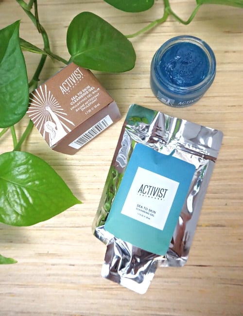 Zero Waste Makeup Remover: 7 Brands Keeping Your Pores And The Planet CleanImage by Sustainable Jungle#zerowastemakeupremover #zerowastefacemakeupremover #ecofriendlymakeupremover #ecofriendlymakeupwipes #ecofriendlyeyemakeupremover #sustainablejungle