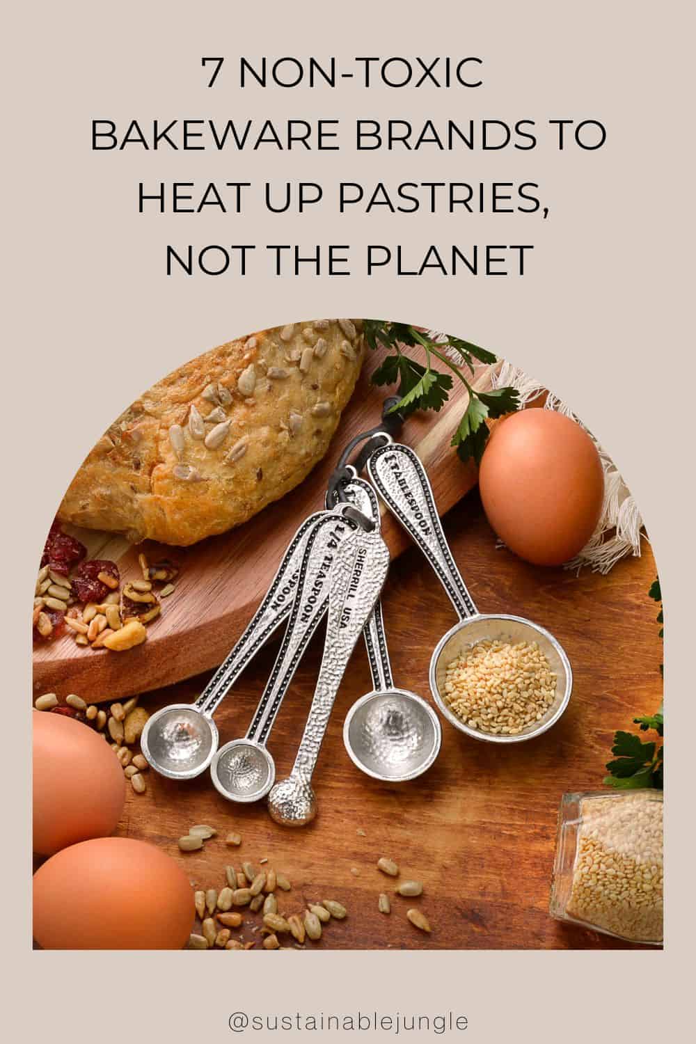 7 Non-Toxic Bakeware Brands to Heat Up Pastries, Not the Planet Image by 360 Cookware #nontoxicbakeware #bestnontoxicbakingsheets #nontoxicbakewarebrands #safebakeware #safestbakeware #nontoxicbakingpans #sustainablejungle