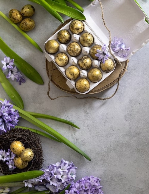 How to Have a Sustainable Easter: 13 Egg-cellent Eco-Friendly Tips Image by micheile henderson #sustainablejungle #sustainableeasterbasktetideas #sustainableeastereggs #ecofriendlyeaster #ecofriendlyeasterbaskets #ecofriendlyfillableeastereggs #sustainablejungle